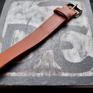 riem_bruin_leer_handgenaaid_handmade_milieuvriendelijk_duurzaam_onderhoud_sterk_gesp