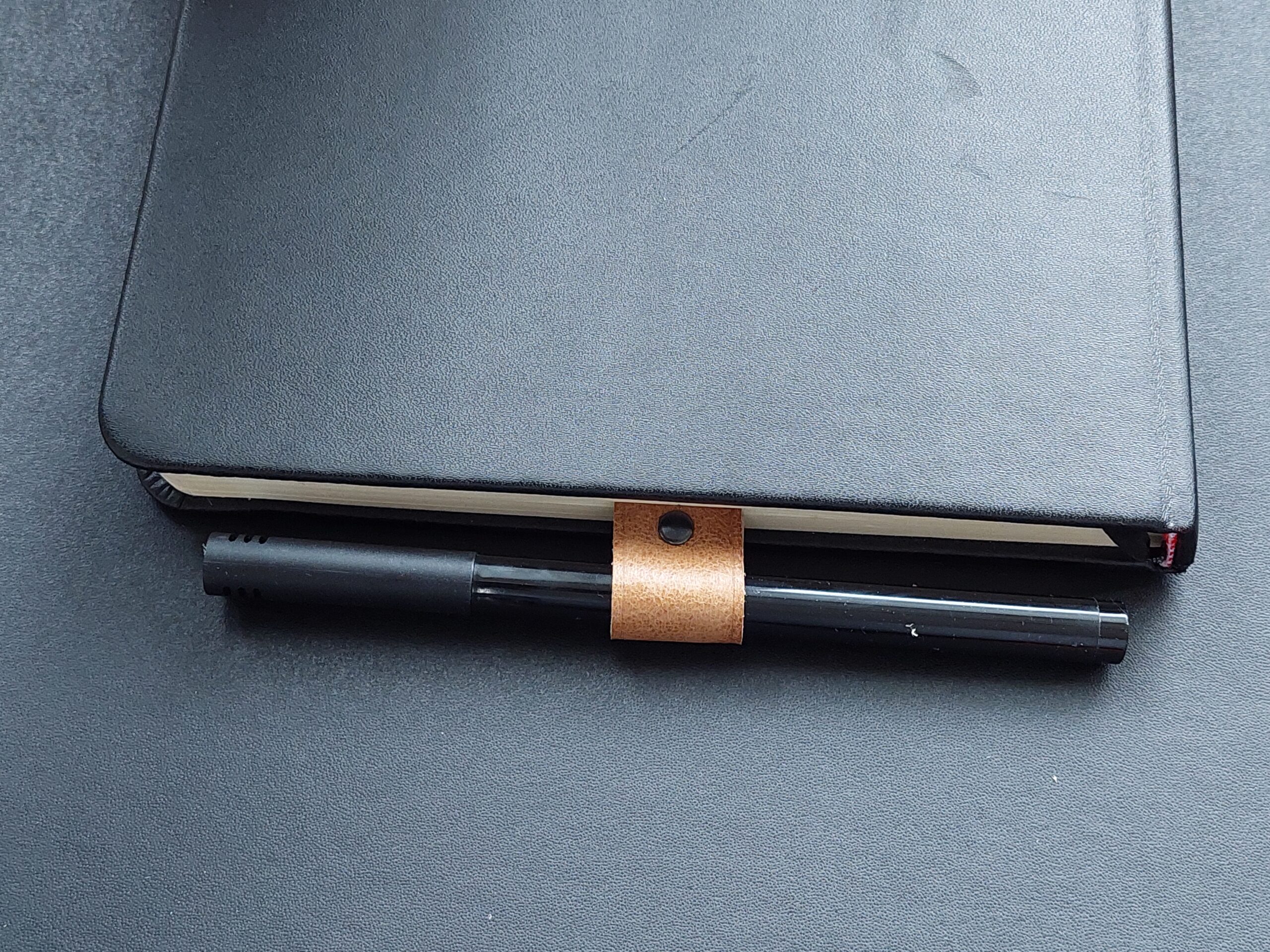 bladwijzer_pennenhouder_leer_handmade