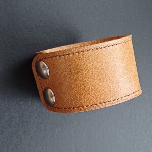 bruine armband van gerecycleerd leer