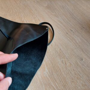 Draagtas uit zwart gerecycleerd leer